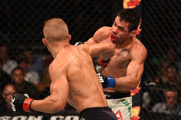 Confira fotos do massacre de TJ Dillashaw sobre Renan Baro no UFC em Chicago