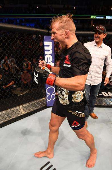 Confira fotos do massacre de TJ Dillashaw sobre Renan Baro no UFC em Chicago