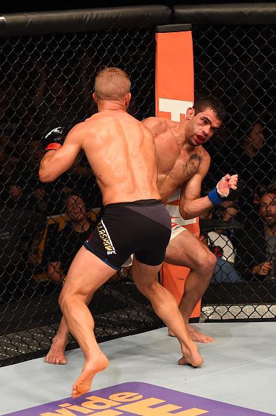Confira fotos do massacre de TJ Dillashaw sobre Renan Baro no UFC em Chicago