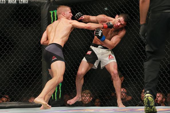 Confira fotos do massacre de TJ Dillashaw sobre Renan Baro no UFC em Chicago
