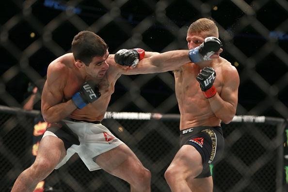 Confira fotos do massacre de TJ Dillashaw sobre Renan Baro no UFC em Chicago