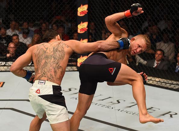 Confira fotos do massacre de TJ Dillashaw sobre Renan Baro no UFC em Chicago