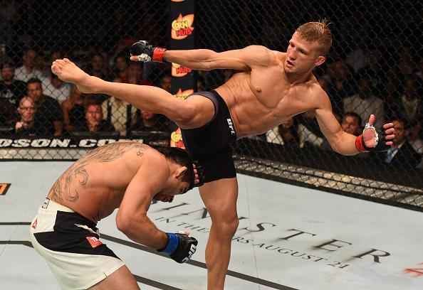 Confira fotos do massacre de TJ Dillashaw sobre Renan Baro no UFC em Chicago
