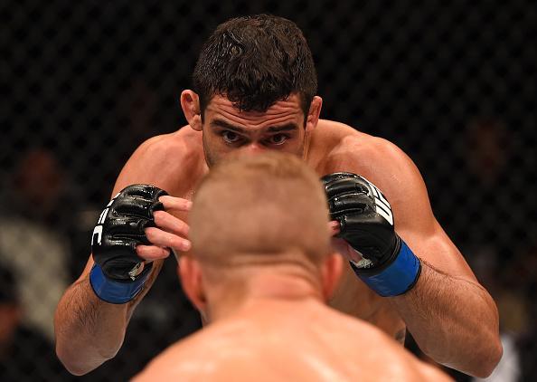 Confira fotos do massacre de TJ Dillashaw sobre Renan Baro no UFC em Chicago