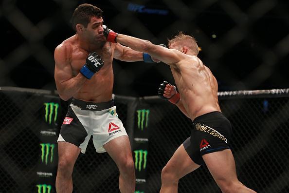 Confira fotos do massacre de TJ Dillashaw sobre Renan Baro no UFC em Chicago