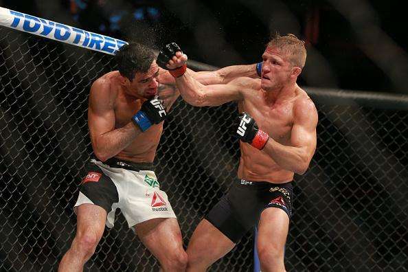 Confira fotos do massacre de TJ Dillashaw sobre Renan Baro no UFC em Chicago