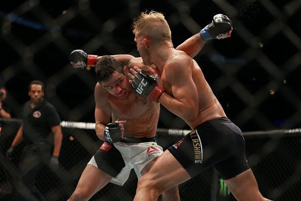 Confira fotos do massacre de TJ Dillashaw sobre Renan Baro no UFC em Chicago