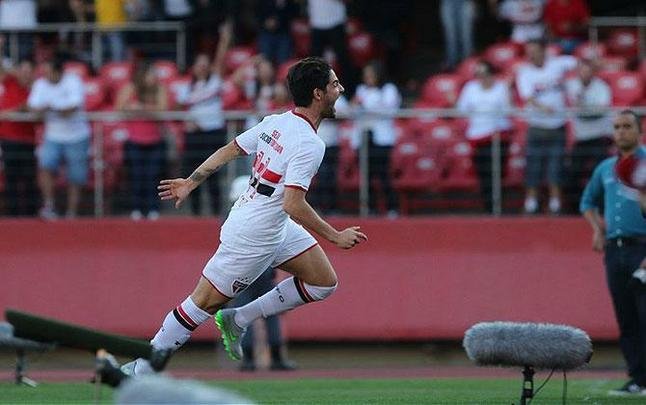 Equipe celeste perdeu mais um jogo sob o comando do tcnico Vanderlei Luxemburgo