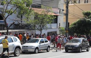 Atleticanos formam longa fila por ingresso para jogo contra So Paulo