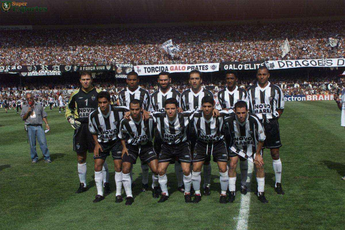 Atlético de 2001, semifinalista do Brasileiro. De pé: Velloso, Álvaro, Guilherme, Marcelo Djian, Valdo e Gilberto Silva. Agachados : Ronildo, Marques, Ramon Menezes, Cicinho e Alexandre.