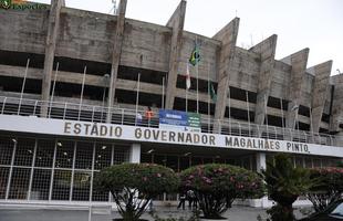 Fachada do velho Mineirão como o nome oficial do estádio: 'Governador Magalhães Pinto'