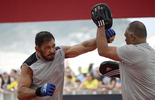 Fotos do treino aberto do UFC 190 em praia do Rio de Janeiro - Rogrio Minotouro