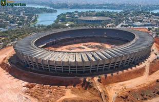 Foto area do Mineiro registrada em 14 de julho de 2011 durante obras de modernizao do Mineiro visando  Copa do Mundo de 2014. Notam-se vrias estruturas internas e externas j demolidas.