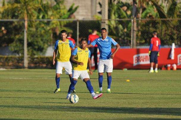 Imagens do treino do Cruzeiro nesta quinta-feira na Toca da Raposa II