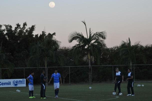 Leandro Damio e Vincius Arajo foram orientados pelo ex-atacante Deivid nos chutes a gol