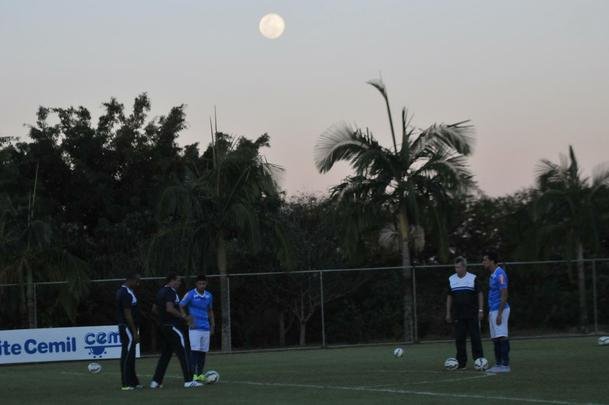 Leandro Damio e Vincius Arajo foram orientados pelo ex-atacante Deivid nos chutes a gol