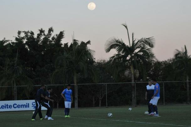 Leandro Damio e Vincius Arajo foram orientados pelo ex-atacante Deivid nos chutes a gol