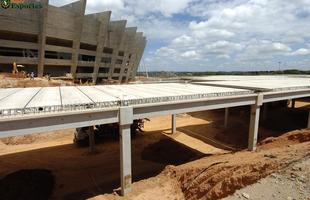 06/03/2012 - No exterior do Mineiro, comea a construo do estacionamento e da esplanada