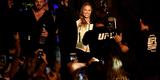 Ronda Rousey e Bethe Pitbull agitam os fs na pesagem do UFC 190, no Rio de  Janeiro