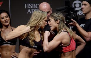 Ronda Rousey e Bethe Pitbull agitam os fs na pesagem do UFC 190, no Rio de Janeiro
