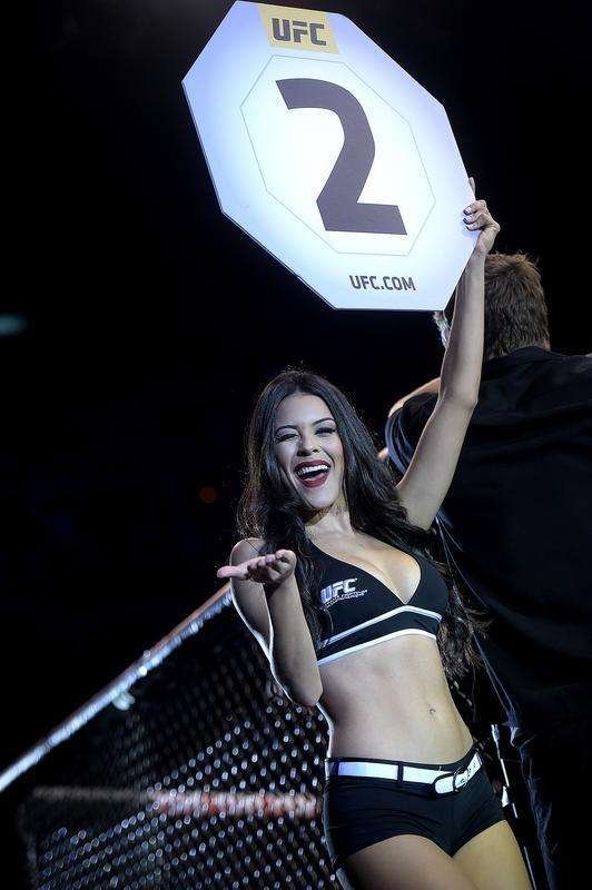 Octagon girl Camila Oliveira