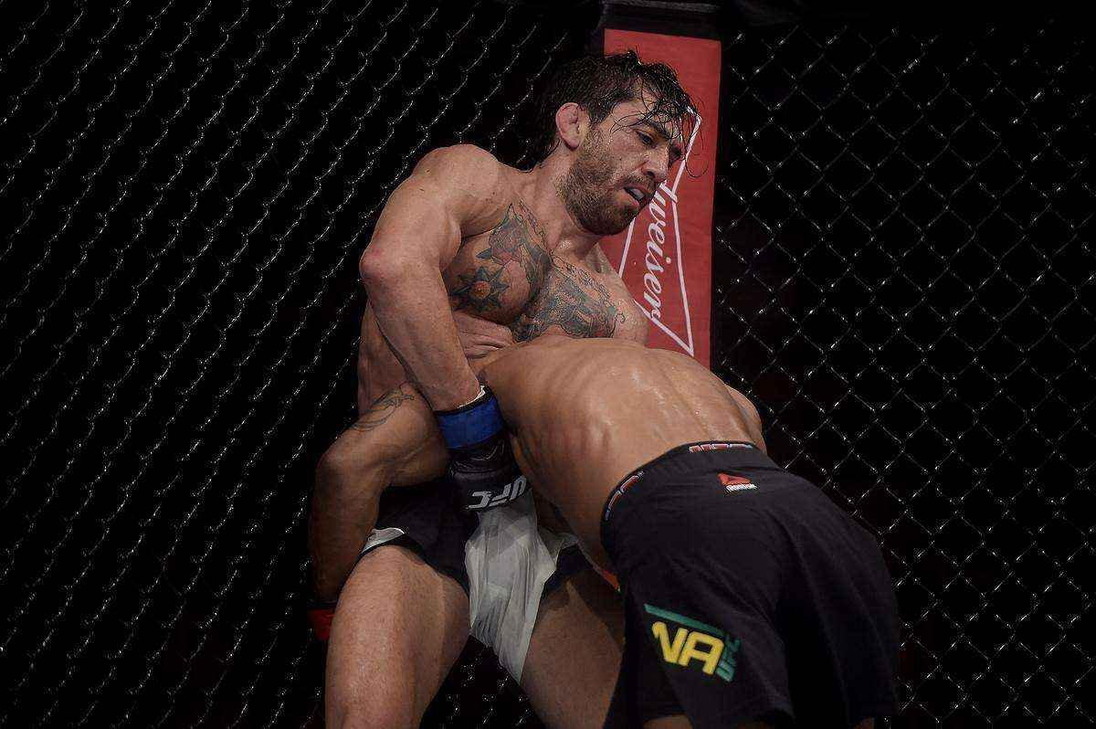 Guido Cannetti (bermuda branca) venceu Hugo 'Wolverine' Viana por deciso unnime 