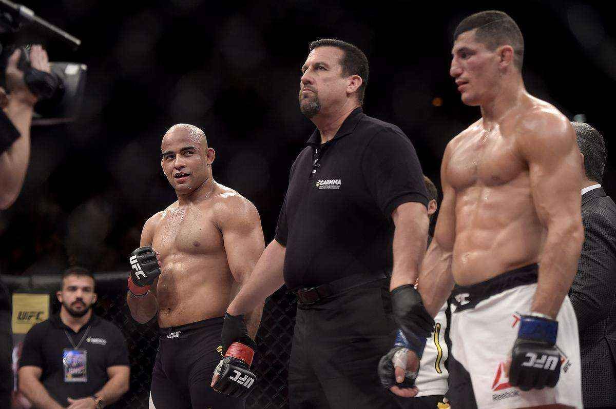 Warlley Alves (bermuda preta) venceu Nordine Taleb pro finalizao no segundo round