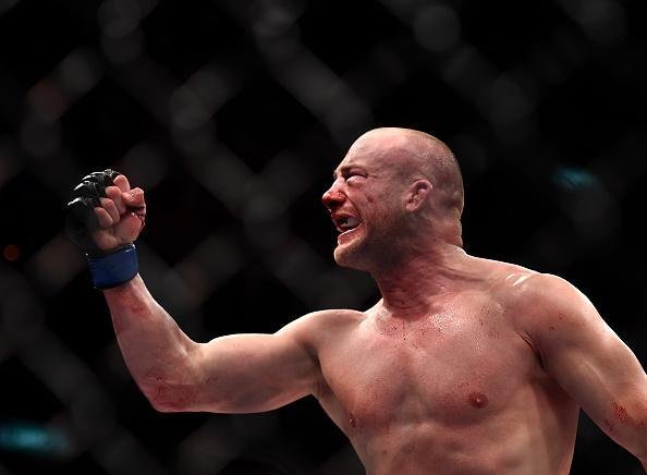 Patrick Cummins (bermuda branca) venceu Rafael Feijo por nocaute tcnico no terceiro round