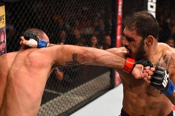 Maurcio Shogun (bermuda preta) venceu Rogrio Minotouro por deciso unnime