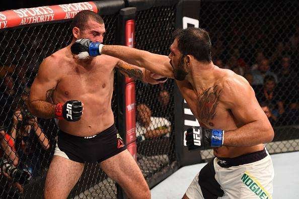 Maurcio Shogun (bermuda preta) venceu Rogrio Minotouro por deciso unnime