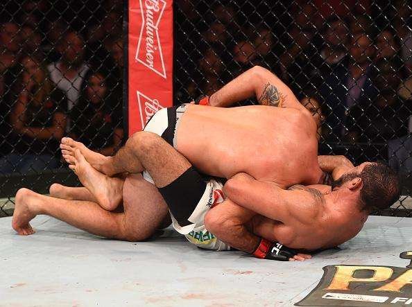 Maurcio Shogun (bermuda preta) venceu Rogrio Minotouro por deciso unnime