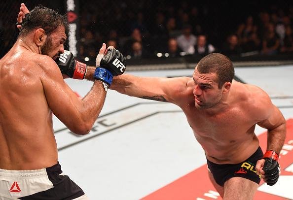 Maurcio Shogun (bermuda preta) venceu Rogrio Minotouro por deciso unnime