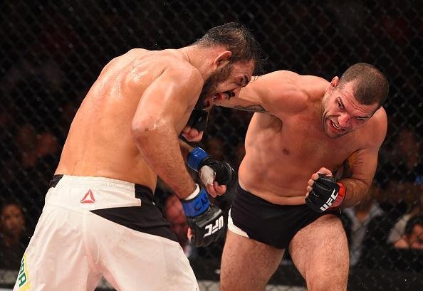 Maurcio Shogun (bermuda preta) venceu Rogrio Minotouro por deciso unnime