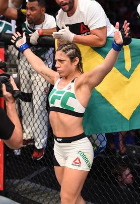 Confira imagens do atropelo de Ronda Rousey sobre Bethe Pitbull
