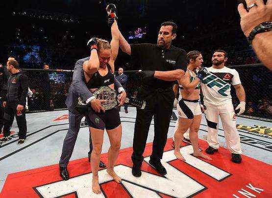 Confira imagens do atropelo de Ronda Rousey sobre Bethe Pitbull
