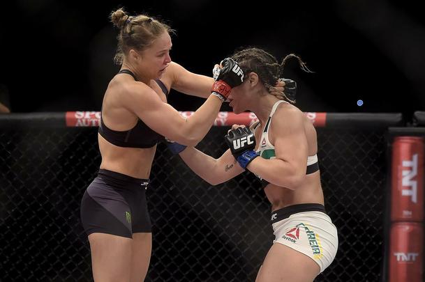 Confira imagens do atropelo de Ronda Rousey sobre Bethe Pitbull