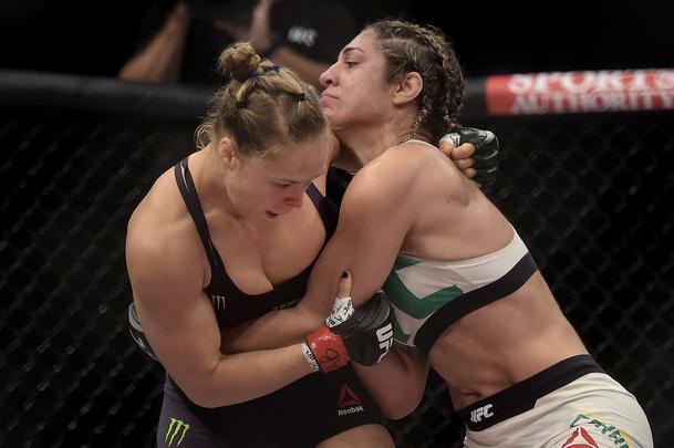 Confira imagens do atropelo de Ronda Rousey sobre Bethe Pitbull