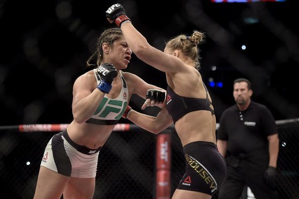 Confira imagens do atropelo de Ronda Rousey sobre Bethe Pitbull