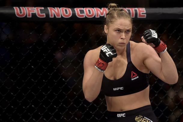 Confira imagens do atropelo de Ronda Rousey sobre Bethe Pitbull