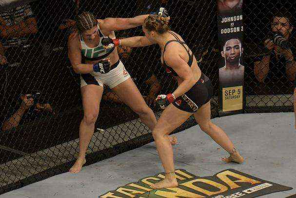 Confira imagens do atropelo de Ronda Rousey sobre Bethe Pitbull