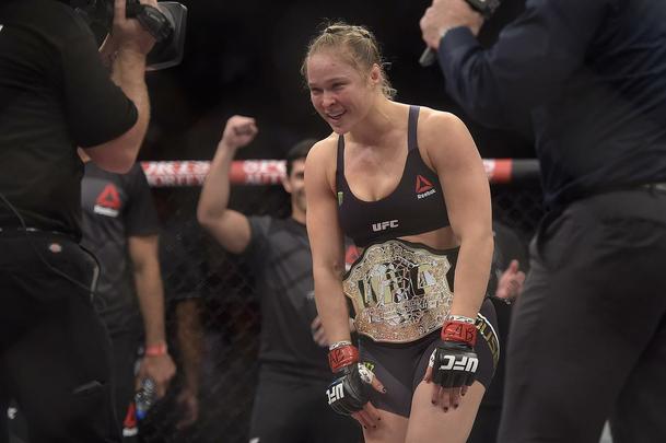 Confira imagens do atropelo de Ronda Rousey sobre Bethe Pitbull