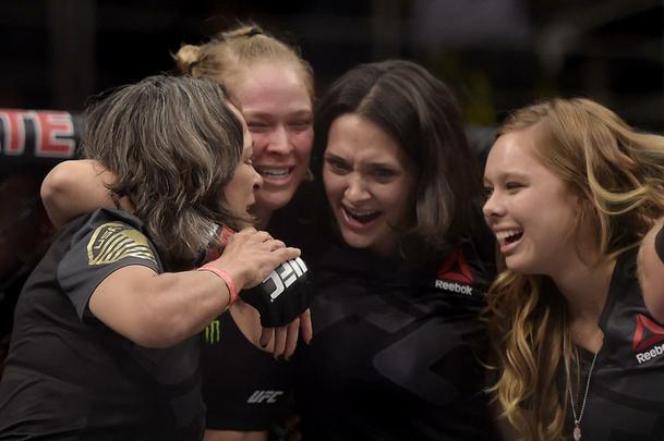 Confira imagens do atropelo de Ronda Rousey sobre Bethe Pitbull