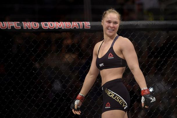 Confira imagens do atropelo de Ronda Rousey sobre Bethe Pitbull
