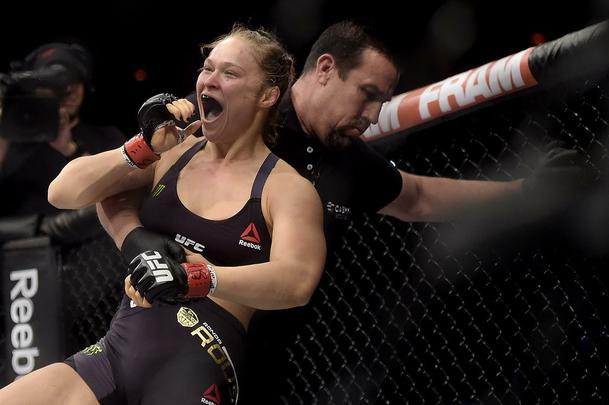 Confira imagens do atropelo de Ronda Rousey sobre Bethe Pitbull