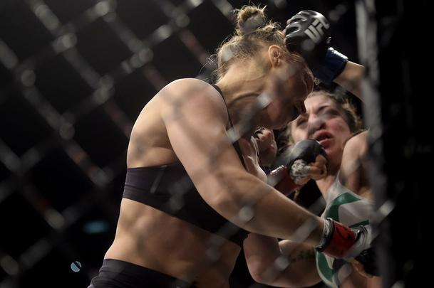 Confira imagens do atropelo de Ronda Rousey sobre Bethe Pitbull