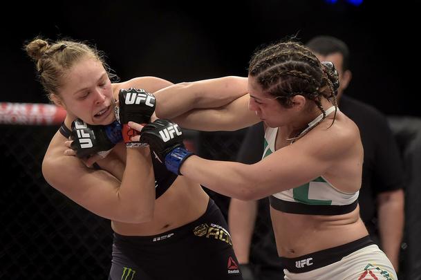 Confira imagens do atropelo de Ronda Rousey sobre Bethe Pitbull