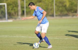 Enquanto reservas fizeram treinamento tcnico, os titulares correram ao redor do gramado e realizaram atividades fsicas na academia da Toca da Raposa II
