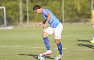 Enquanto reservas fizeram treinamento tcnico, os titulares correram ao redor do gramado e realizaram atividades fsicas na academia da Toca da Raposa II
