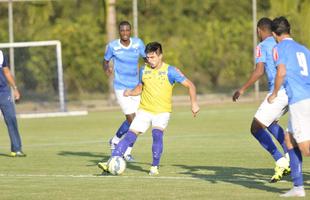 Enquanto reservas fizeram treinamento tcnico, os titulares correram ao redor do gramado e realizaram atividades fsicas na academia da Toca da Raposa II
