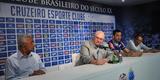 O meia argentino Ariel Cabral, de 27 anos, foi apresentado nesta quarta-feira pelo presidente Gilvan de Pinho Tavares.
